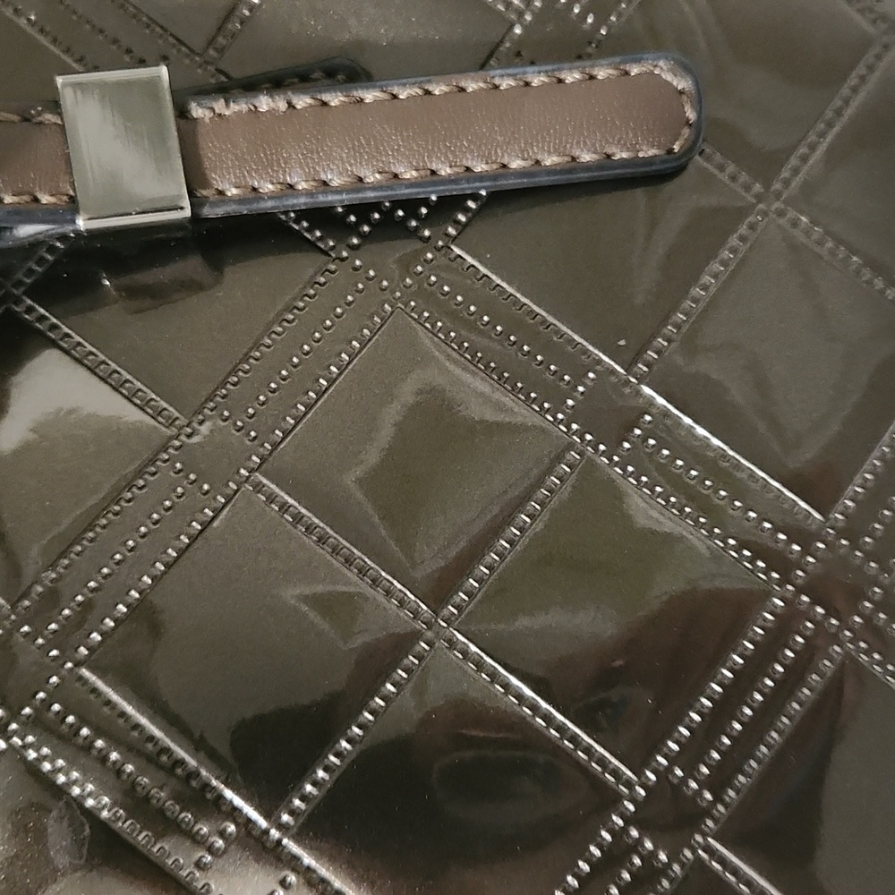 Pretty brown vinyl purse in very good condition by David Jones. - Picture 4 of 9